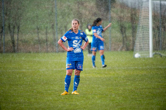 Sunnanås Olivia Holm fotbollsmatchen i Elitettan mellan