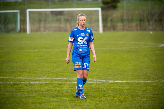 Sunnanås Stina Hedlund fotbollsmatchen i Elitettan mellan