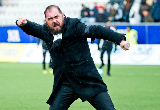 Örebros tränare Alexander Axén jublar