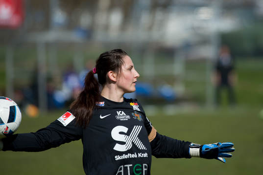 Sunnanås målvakt Lovisa Koss fotbollsmatchen i Elitettan