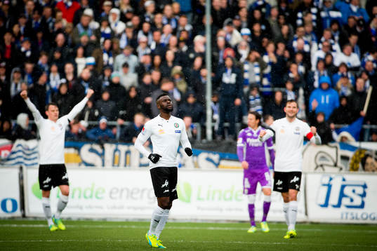 Jubel hos Örebros Erik Moberg, Maic Sema och Robert Åhman