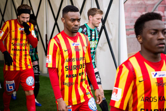 Syrianskas Success Nwousu träder in på planen