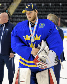 Sveriges målvakt Filip Gustavsson deppar