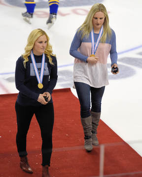 Ishockeyspelarna Jocelyn Lamoureux-Davidson och Monique