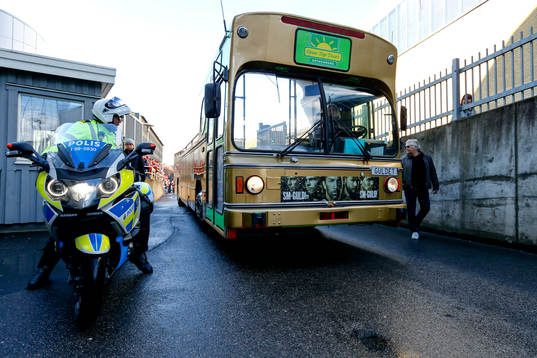 Guldbussen anländer tilll Scandinavium