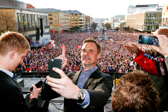 Frölundas tränare Roger Rönnberg jublar