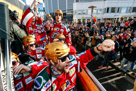 Frölundas spelare jublar