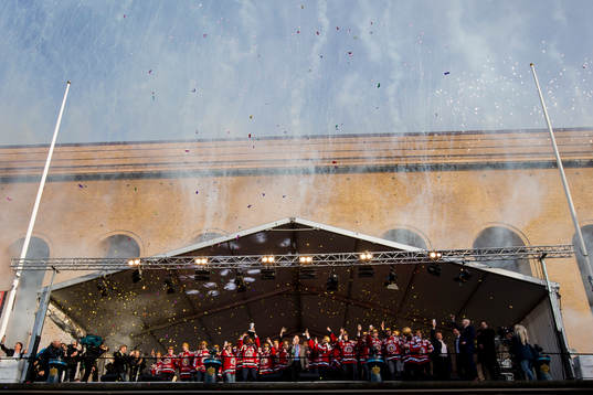 Frölunda med pokalen
