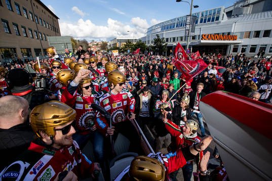 Frölunda på guldbussen, fr.v. Pontus Widerström, Anton
