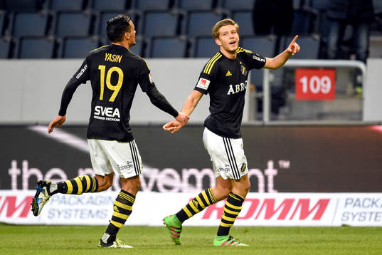s Ahmed Yasin och Anton Saletros jublar