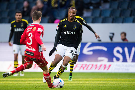 s Carlos Strandberg utmanar Elfsborgs Adam Lundqvist