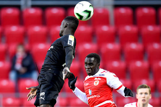 Kalmars Papa Alioune Diouf och Helsingborgs Lalawélé