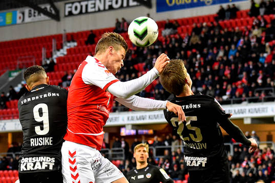 Kalmars Viktor Elm och Helsingborgs Matthew Rusike och