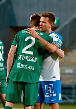Norrköpings Arnor Ingvi Traustason kramar Hammarbys Birkir