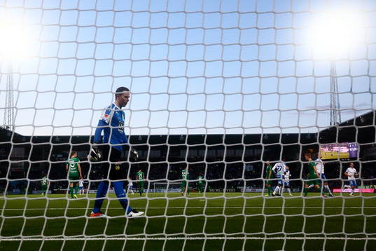 Hammarbys målvakt Ögmundur Kristinsson  deppar