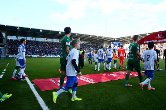 Spelarintåg till fotbollsmatchen i Allsvenskan mellan