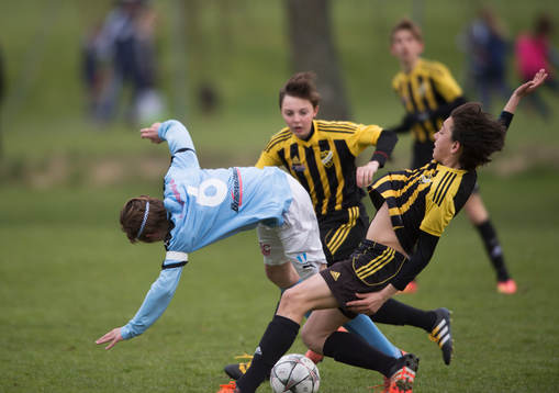 Tuff närkamp i matchen i DM för pojkar födda 2002 mellan