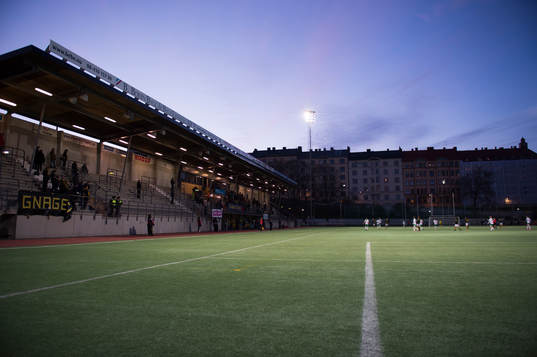 Zinkensdamms IP i skymning