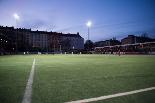 Zinkensdamms IP i skymning