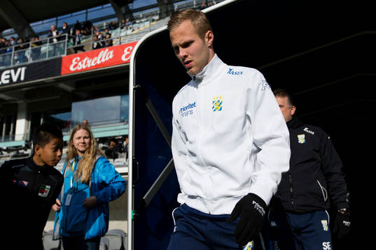 IFK Göteborgs Gustav Engvall på väg in för att värma