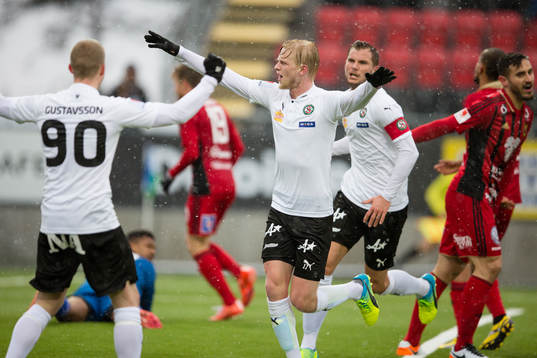 Örebros Karl Holmberg jublar