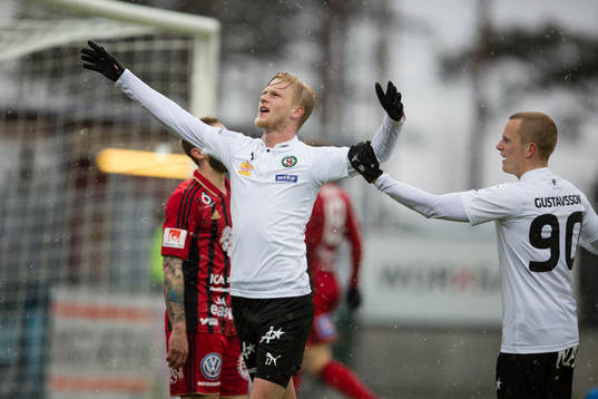 Örebros Karl Holmberg jublar