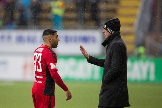 Östersunds Saman Ghoddos samtalar med tränare Graham