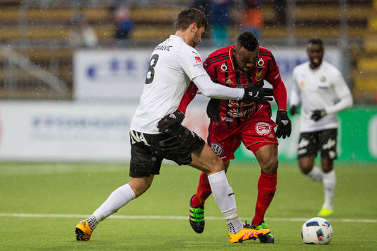 Östersunds Michael Omoh mot Örebros Astrit Ajdarevic