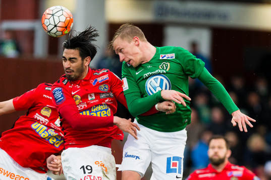 Falkenbergs Amin Nazari och Jönköpings Joakim Karlsson i