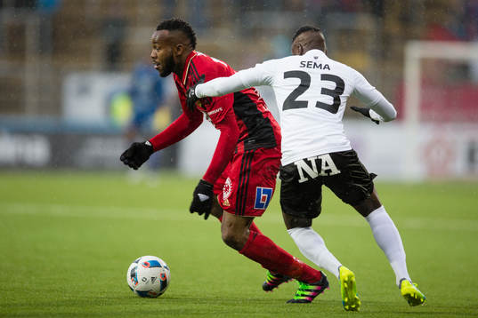 Östersunds Michael Omoh  mot Örebros Maic Sema