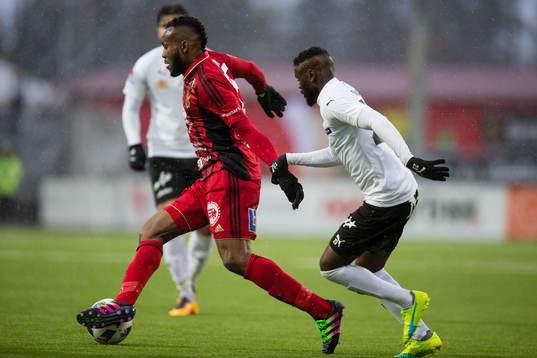 Östersunds Michael Omoh  mot Örebros Maic Sema