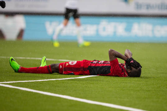 Östersunds Ronald Mukiibi deppar