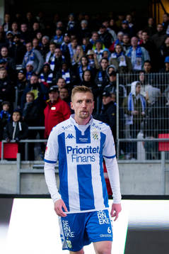 IFK Göteborgs Sebastian Eriksson reagerar mot klacken
