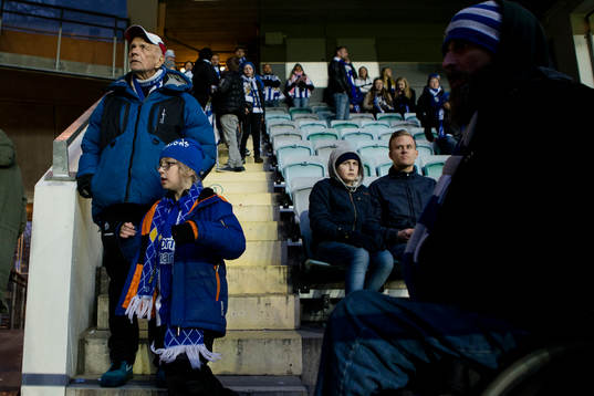 Besvikna supportrar lämnar Gamla Ullevi