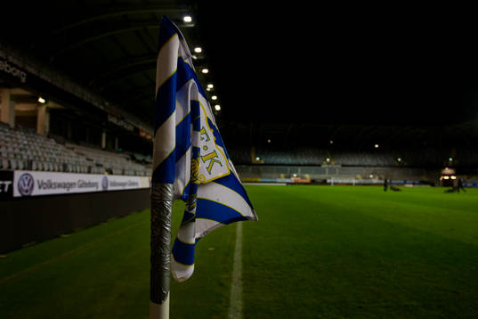 Hörnflaggan som Malmö FFs Tobias Sana kastade ihoptejpad