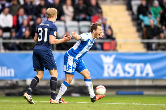IFK Göteborgs Tobias Hysén protesterar