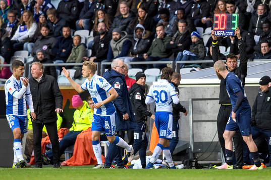 IFK Göteborgs Mattias Bjärsmyr utgår skadad och in