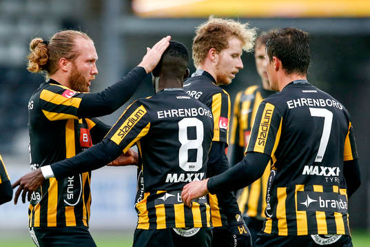 Häckens Demba Savage jublar