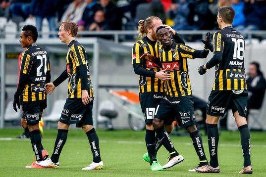 Häckens Demba Savage jublar