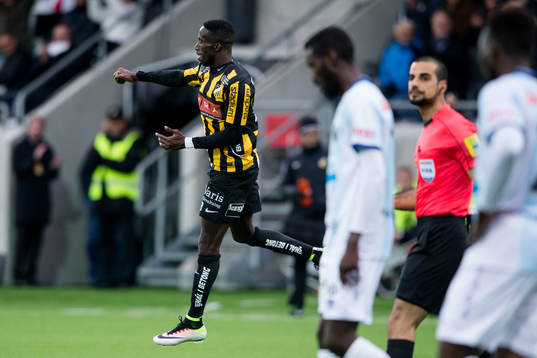 Häckens Demba Savage jublar