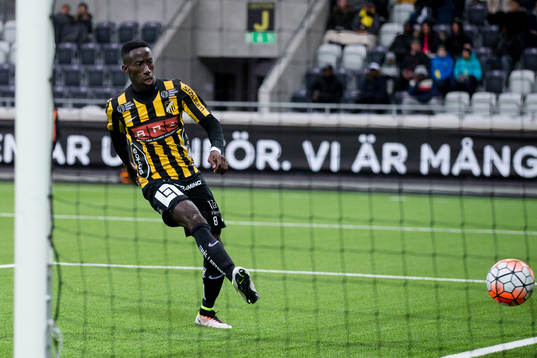 Häckens Demba Savage skjuter in 1-0