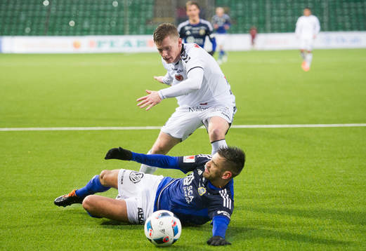 Kalmars Victor Agardius tacklar omkull Sundsvalls Stefan