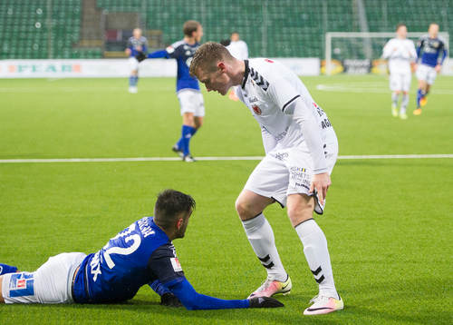Kalmars Victor Agardius tacklar omkull Sundsvalls Stefan