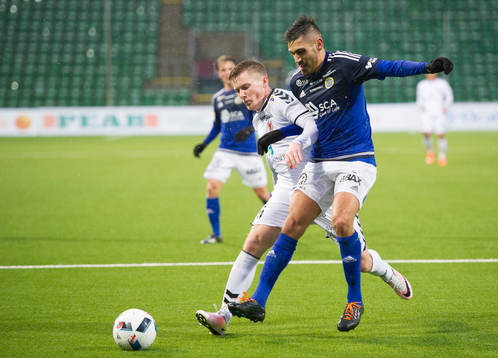Kalmars Victor Agardius tacklar omkull Sundsvalls Stefan