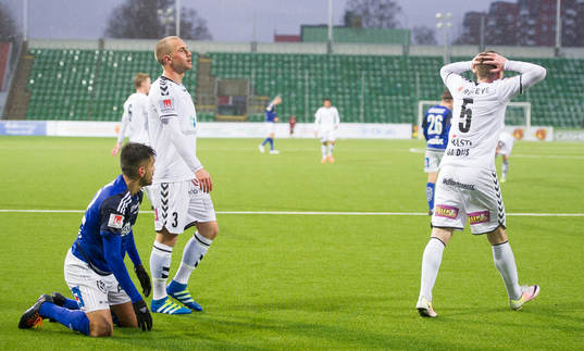Kalmars Victor Agardius tacklar omkull Sundsvalls Stefan