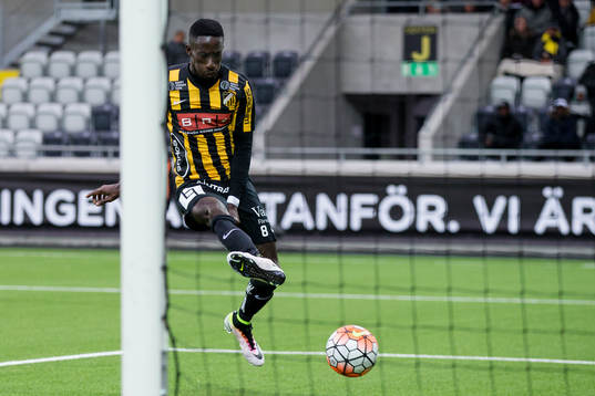 Häckens Demba Savage skjuter 1-0