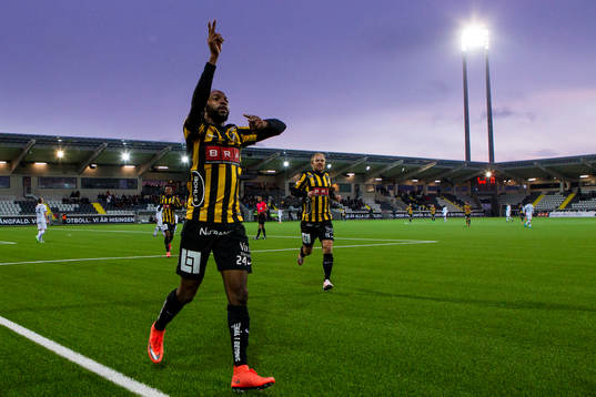 Häckens René Makondele jublar