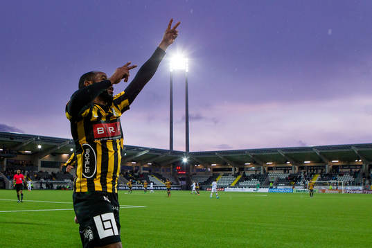 Häckens René Makondele jublar