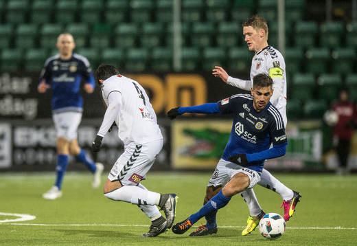 Sundsvalls Stefan Silva i närkamp mot Kalmars Marko