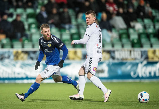 Sundsvalls Runar Sigurjonsson och Kalmars Victor Agardius
